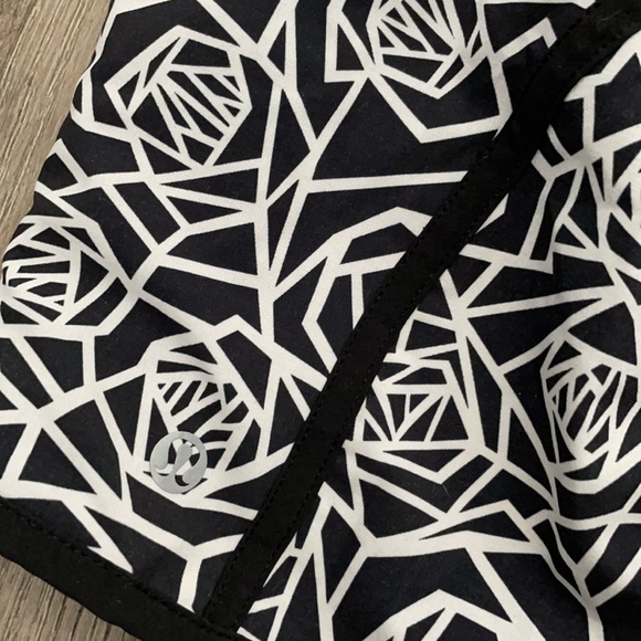 Lululemon shorts - Picture 5 of 6